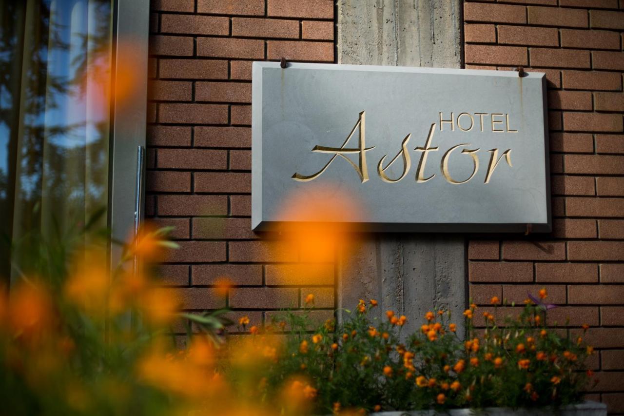 Hotel Astor Modena Exteriör bild